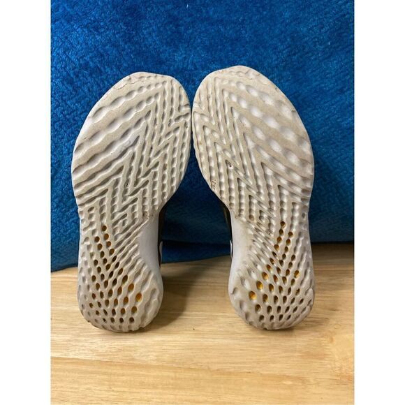 NIKE RENEW FREEDOM ROAD RUNNING NEUTRAL SNEAKERs - Picture 6 of 8